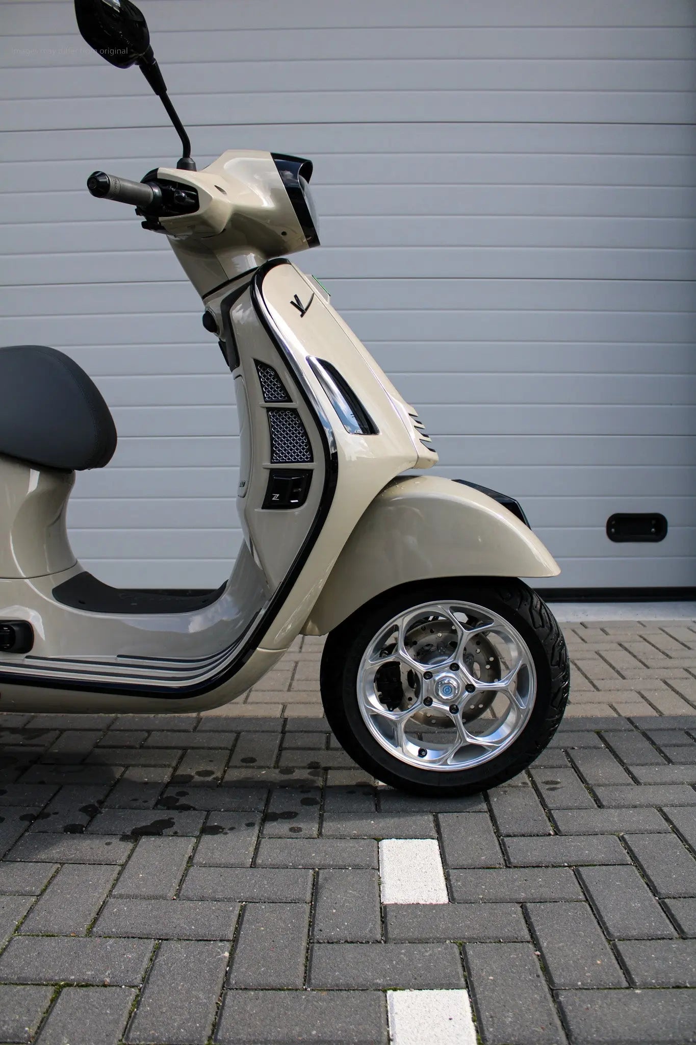 Air Inlet Grill ZELIONI Glove Box Black | Vespa GTS/GTS Super 125-300cc (2023-) Zelioni Falan Parts