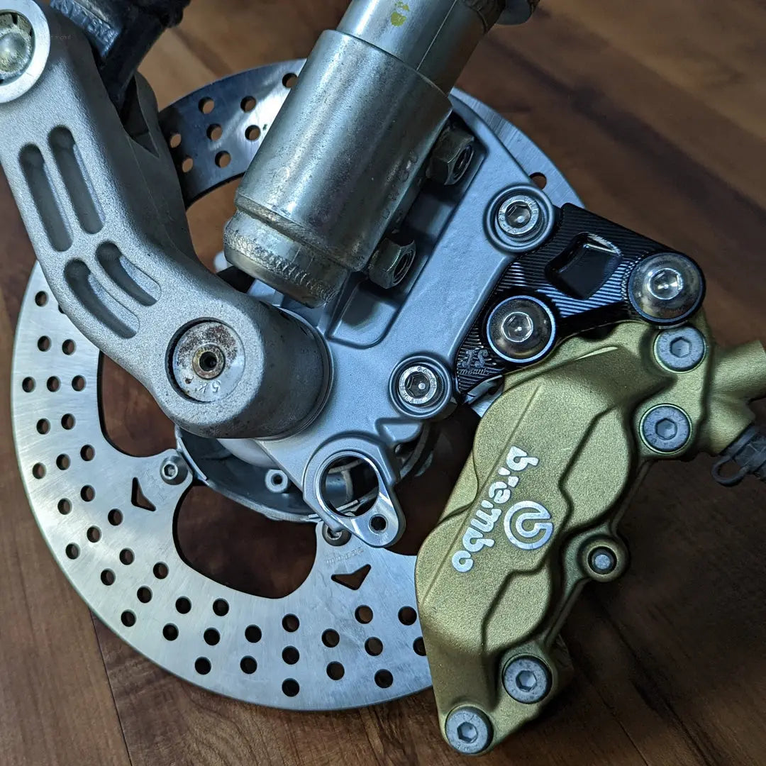 Adaptor JS Manuf for BREMBO Brake Calliper | Vespa GTS/ GTS Super/ GTV/GT 60 125-300cc JS Manuf Falan Parts