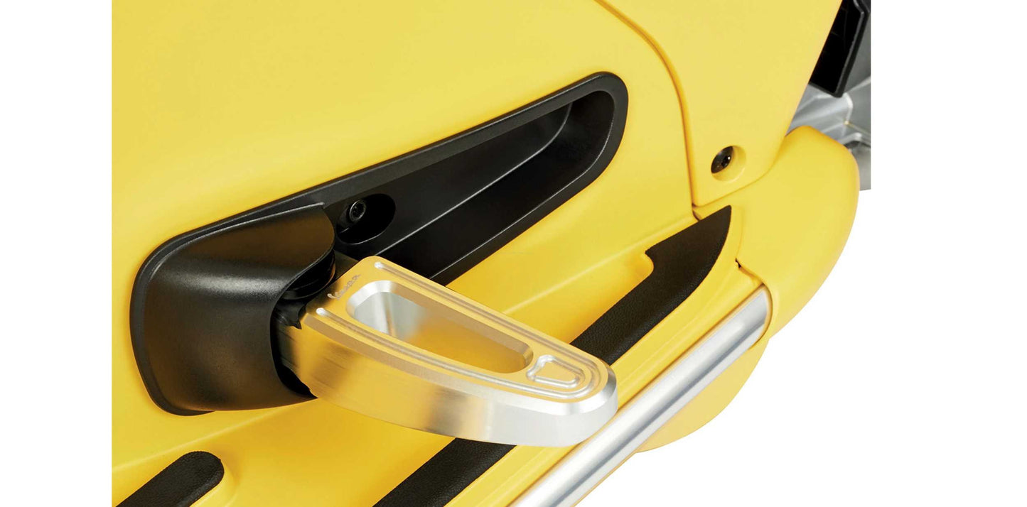 Pair of foot pegs PIAGGIO by Rizoma | Vespa GTS/GT/ GTV 125-300cc Piaggio Falan Parts