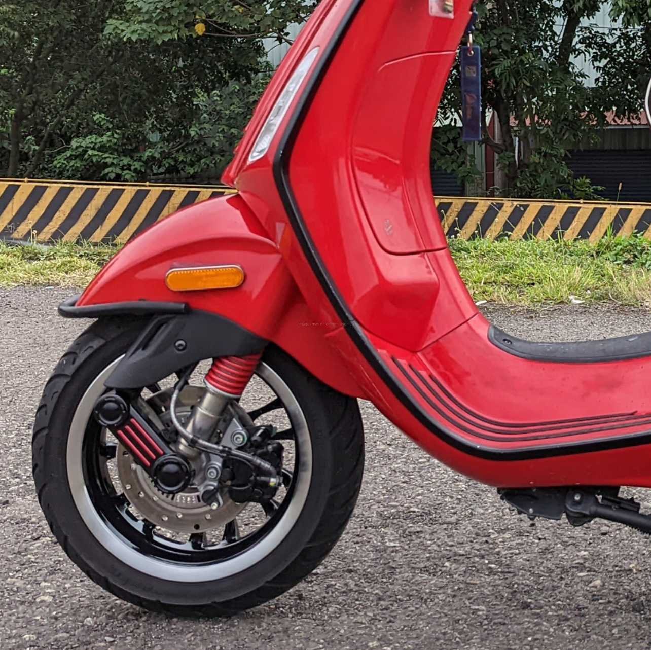 CNC Suspension Arm Cover JS Manuf | Vespa ET/LX/LXV/S/GTS/ Primavera/ Sprint 50-300cc Falan Parts 89.99 Falan Parts