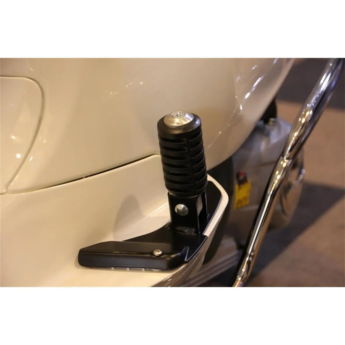 Foot Pegs BUZZETTI | Vespa Primavera/Sprint 50-150ccm 2T /4T AC Buzzetti 40.67 Falan Parts