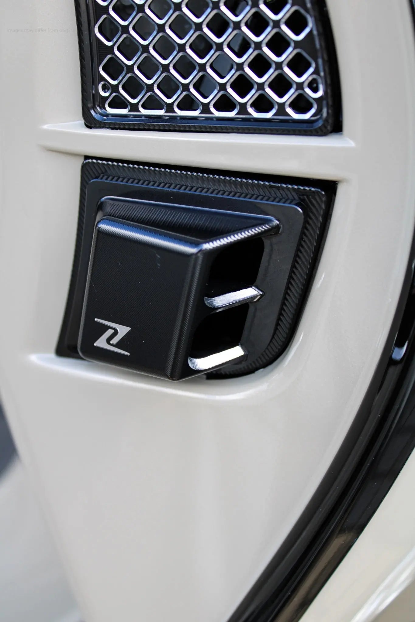 Air Inlet Grill ZELIONI Glove Box Black | Vespa GTS/GTS Super 125-300cc (2023-) Zelioni  Falan Parts