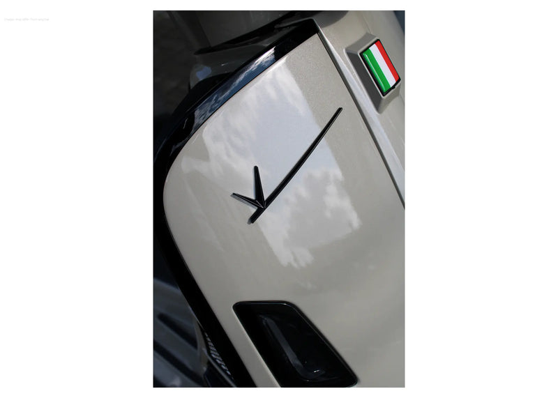 Badge RIZOMA Legshield Black | Vespa LX/LXV/S/Primavera/Sprint/GTS/GTS Super/GTV/GT 60/GT/GT L/PX 2011 125-300ccm RIZOMA  Falan Parts