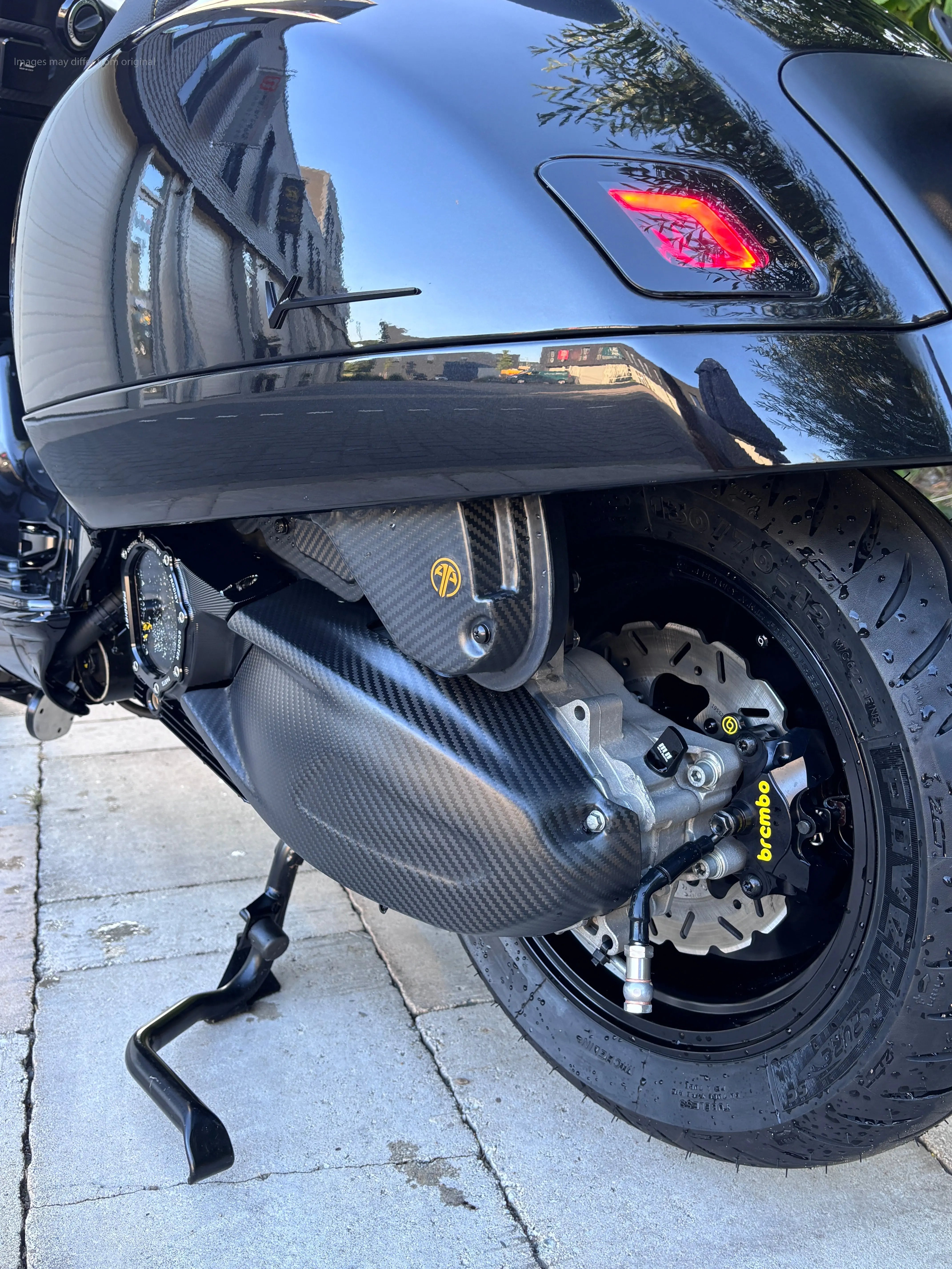 ブレーキキャリパー BREMBO リア レーシング 84mm ブラック | ベスパ
