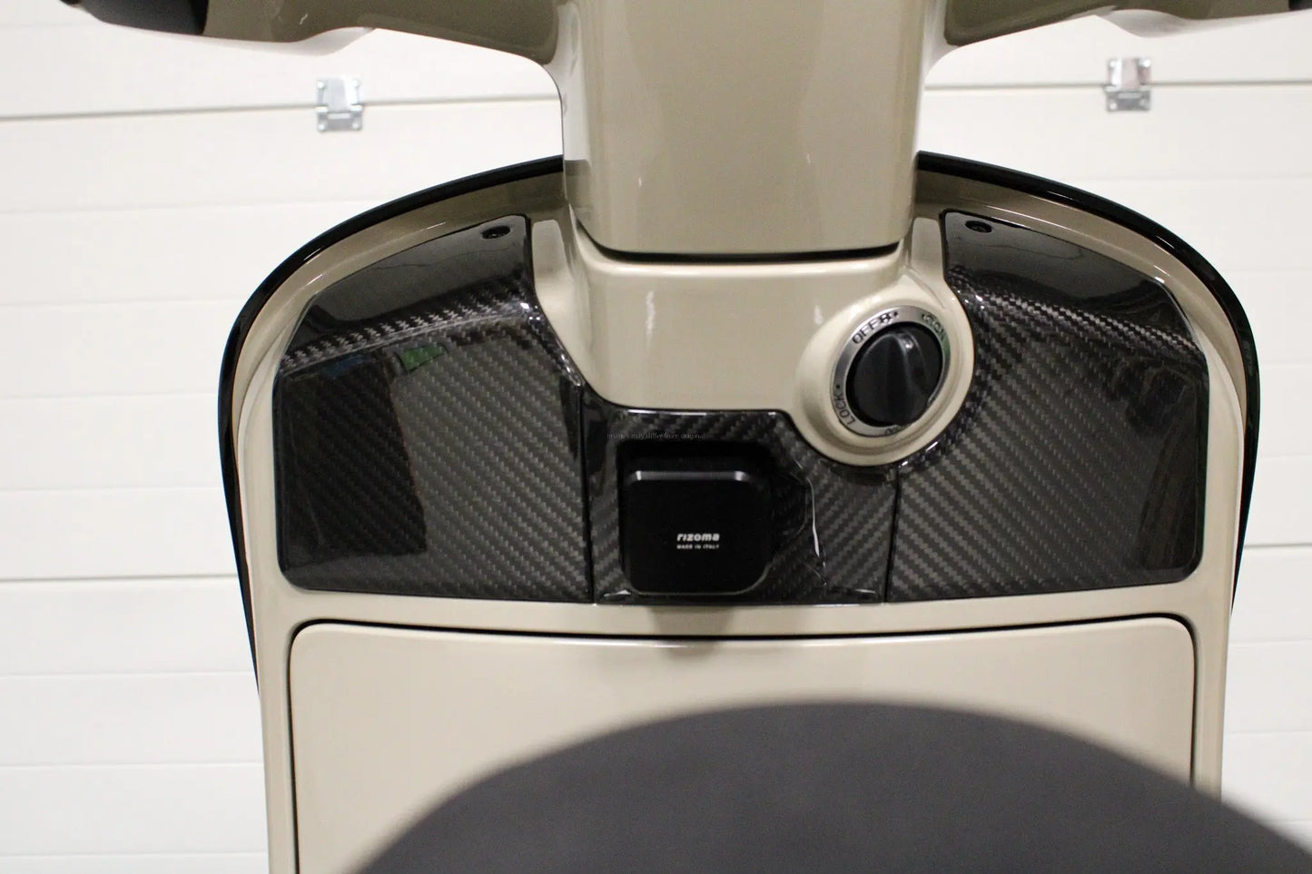 Carbon Fiber Glovebox Door Trim Set RACEFOXX | Vespa GTS/GTS Super/GTV/GT 60/GT/GT L 125-300cc RACEFOXX  Falan Parts