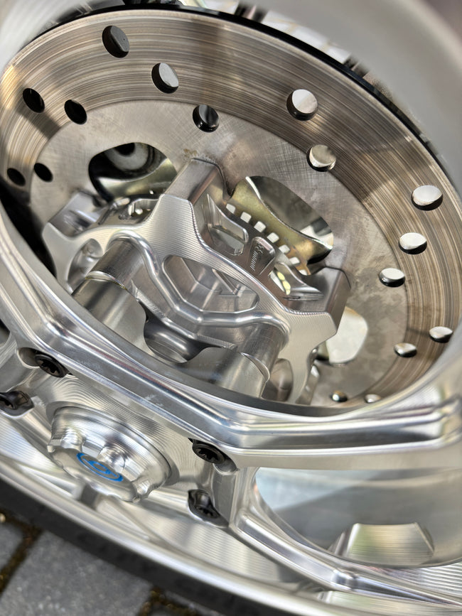 Wheel Hub JS Manuf Front Silver | Vespa GTS/GTS Super 300-310cc (2023-) JS Manuf  Falan Parts