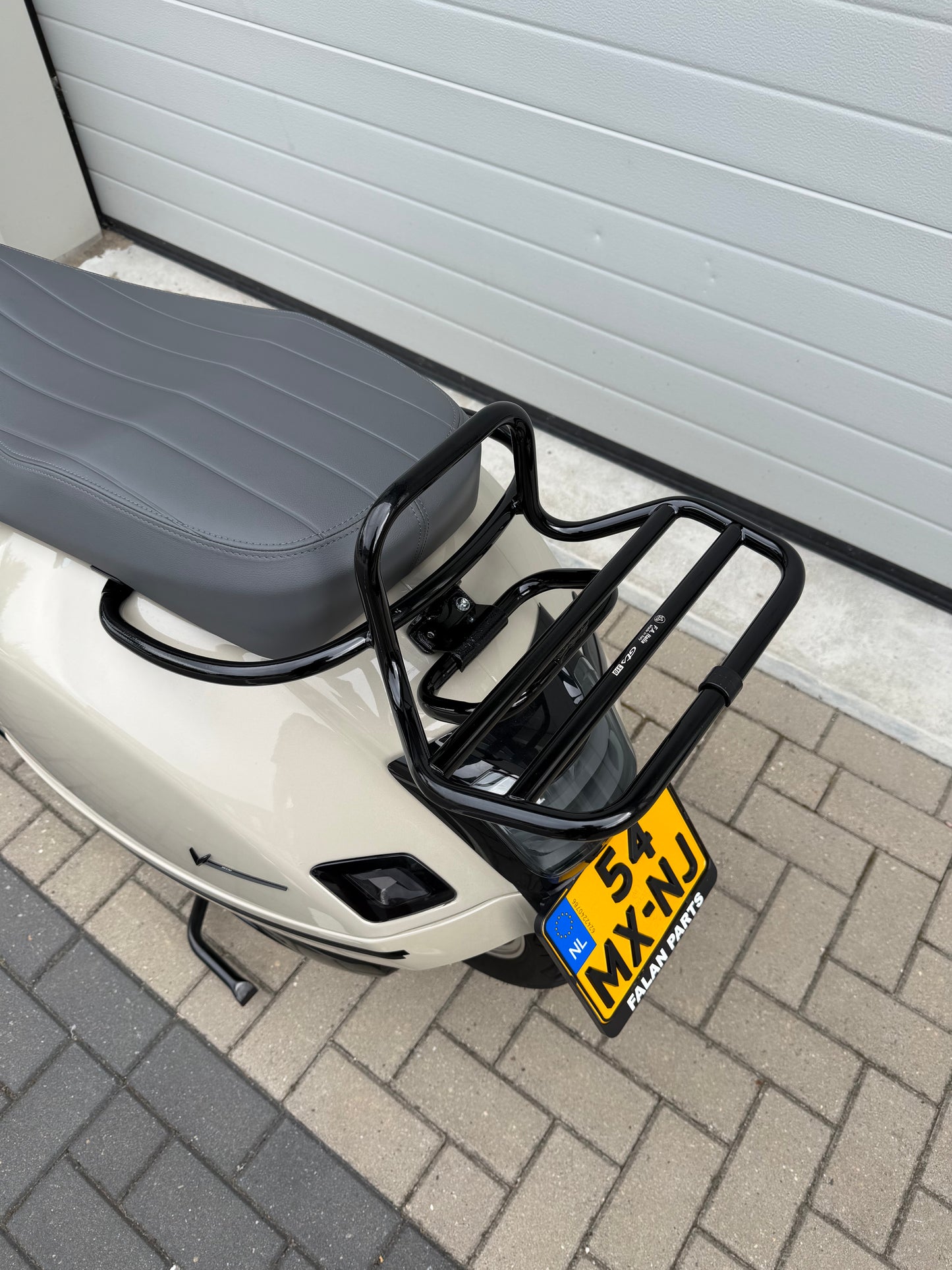Luggage Rack rear FA Italia Gloss Black | Vespa GTS/GTS Super/GTV/GT 60, 125-310cc FA ITALIA  Falan Parts