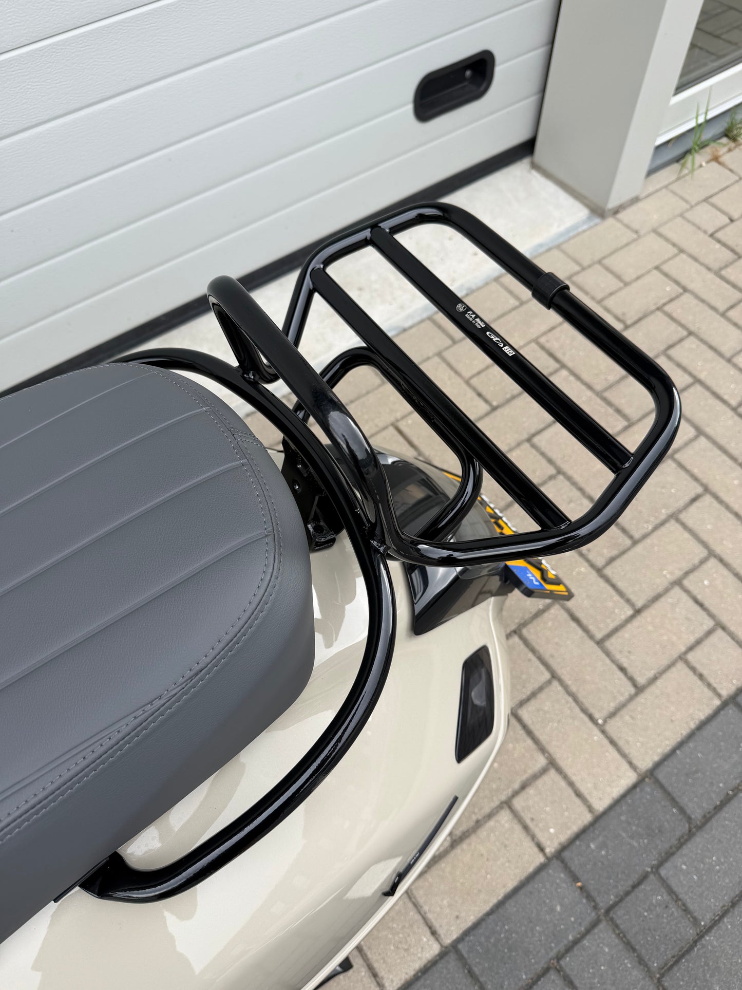 Luggage Rack rear FA Italia Gloss Black | Vespa GTS/GTS Super/GTV/GT 60, 125-310cc FA ITALIA  Falan Parts