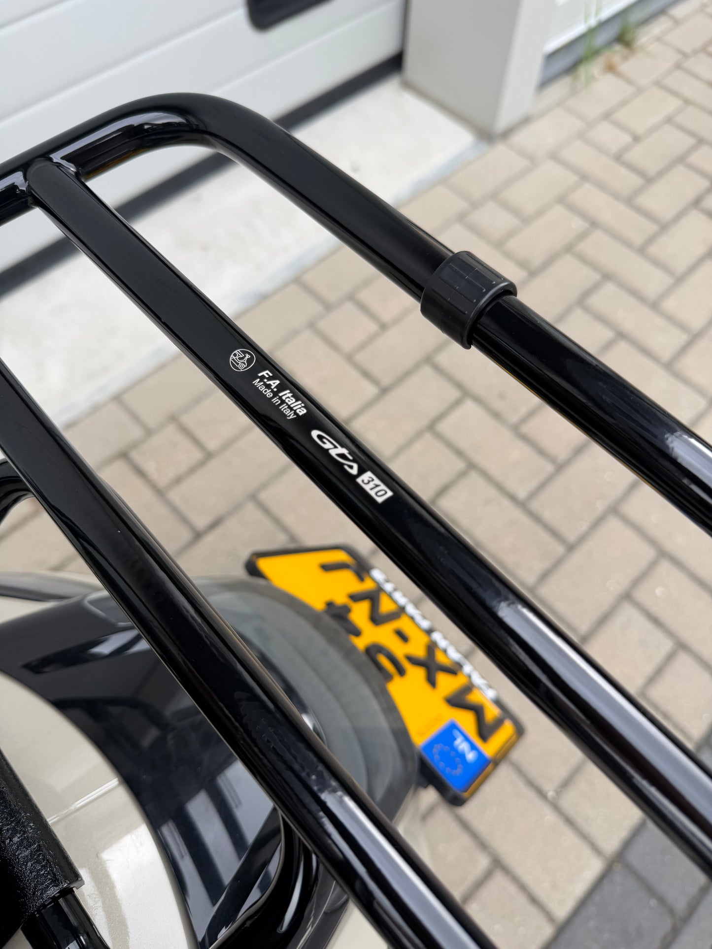 Luggage Rack rear FA Italia Gloss Black | Vespa GTS/GTS Super/GTV/GT 60, 125-310cc FA ITALIA  Falan Parts