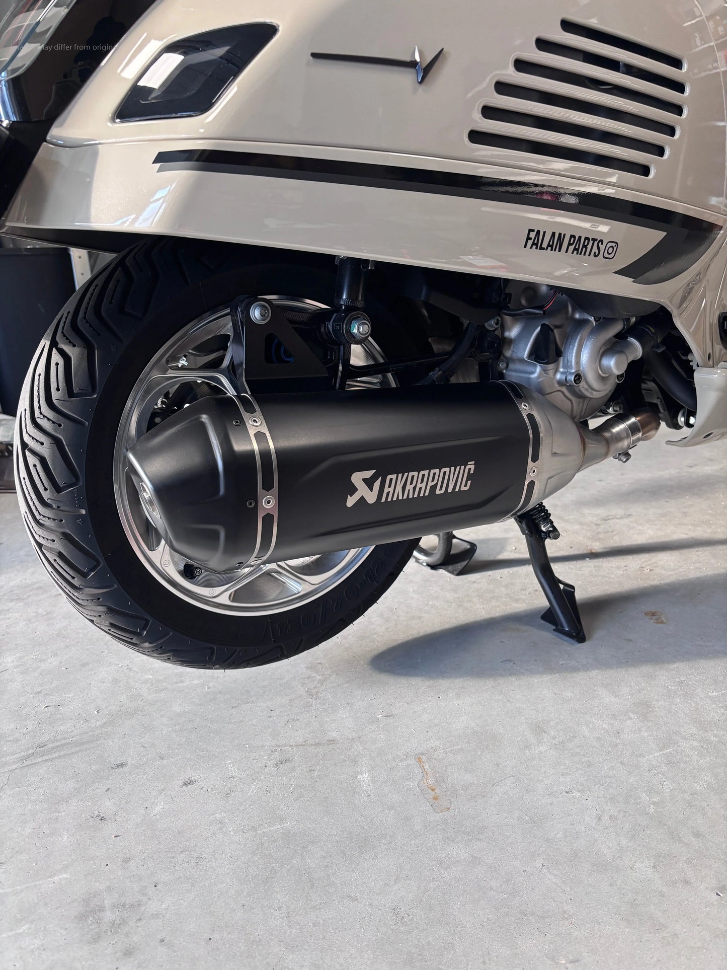 Racing Exhaust AKRAPOVIC "SLIP-ON" Black | Vespa GTS/GTS Super/GTS Super Sport/GTS Supertech 310cc HPE (`24-) Akrapovic  Falan Parts