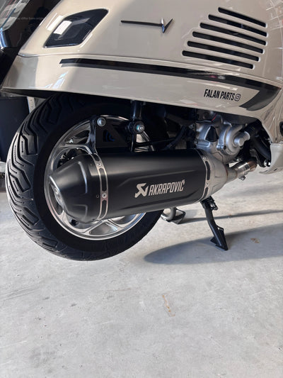Racing Exhaust AKRAPOVIC "SLIP-ON" Black | Vespa GTS/GTS Super/GTS Super Sport/GTS Supertech 310cc HPE (`24-) Akrapovic  Falan Parts