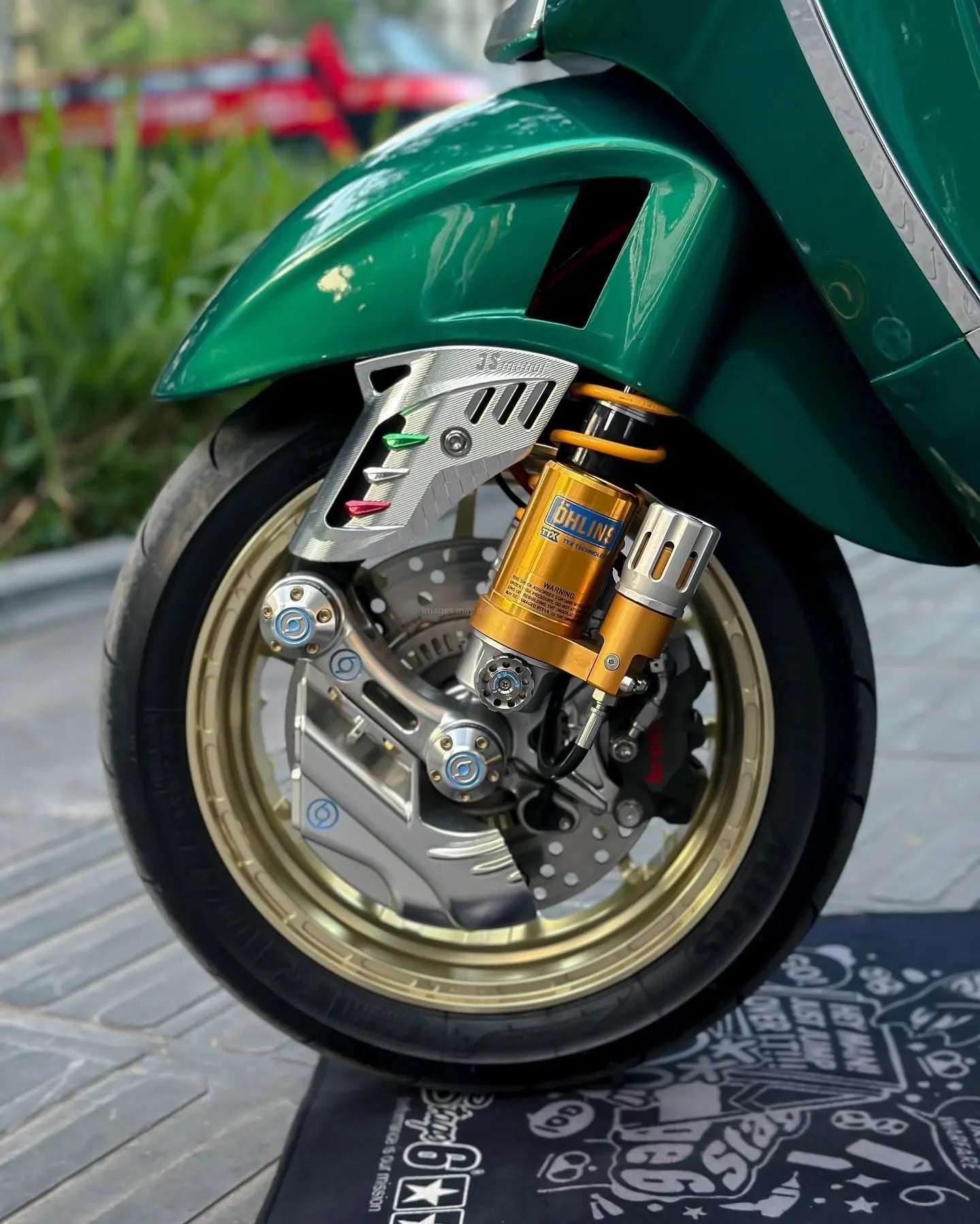 Swing Arm Silder S6 Small CNC 1O1 Factory Silver/Black | Vespa ET2/ET4/LX/LXV/S/946/GTS/GTS Super/GTV/GT 60/GT/GT L 50-300cc 2T/4T 1O1 Factory  Falan Parts