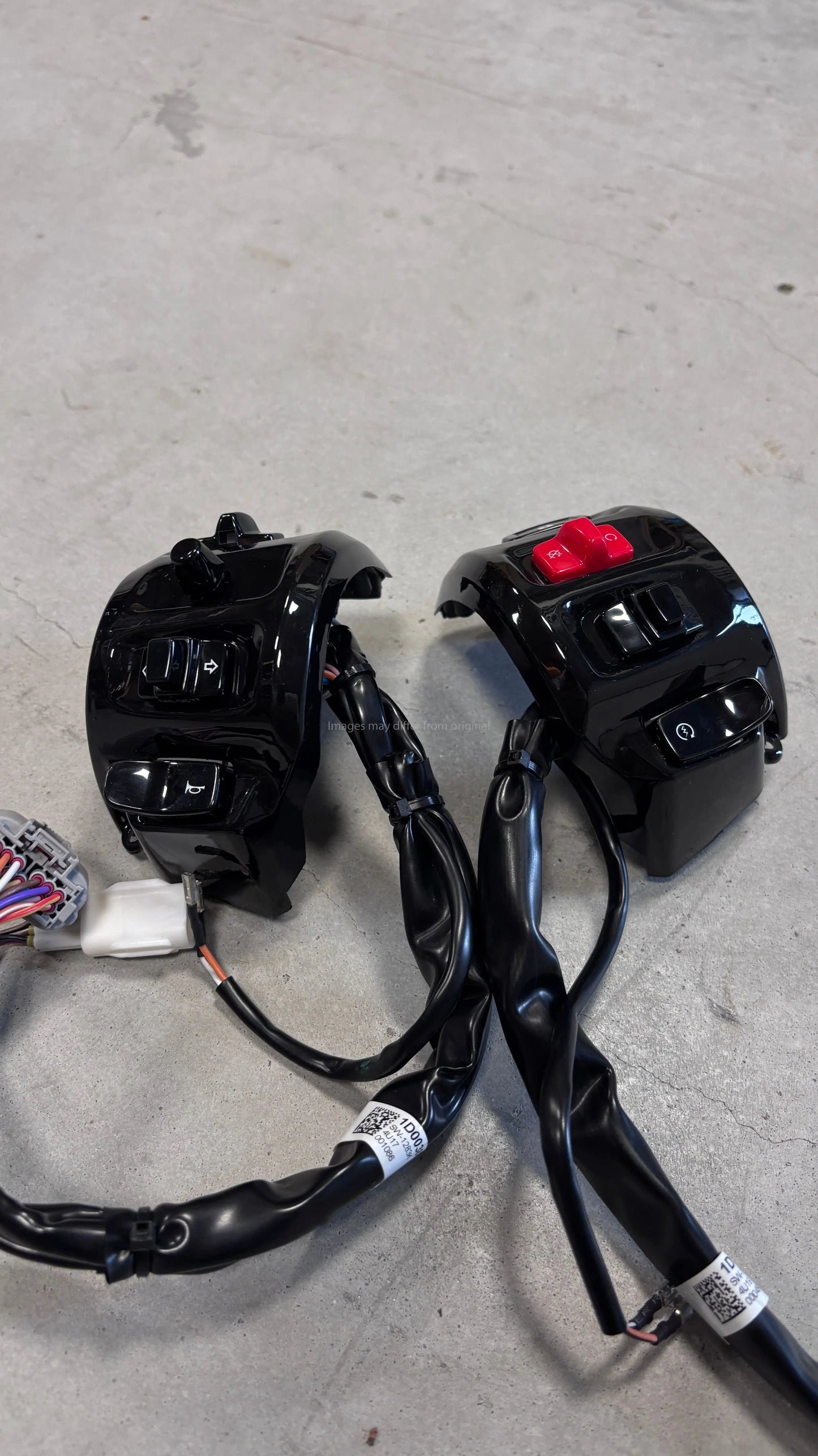 Switch Cover Set FP Parts Gloss Black | Vespa GTS 125-300 ('23-) Falan Parts  Falan Parts