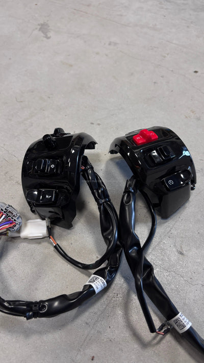 Switch Cover Set FP Parts Gloss Black | Vespa GTS 125-300 ('23-) Falan Parts  Falan Parts