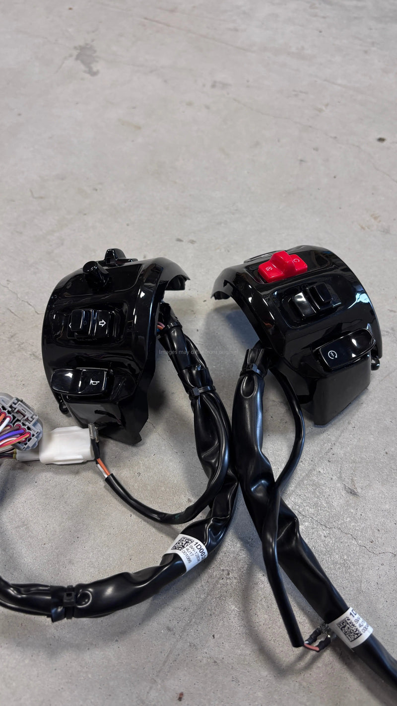 Switch Cover Set FP Parts Gloss Black | Vespa GTS 125-300 ('23-) Falan Parts  Falan Parts