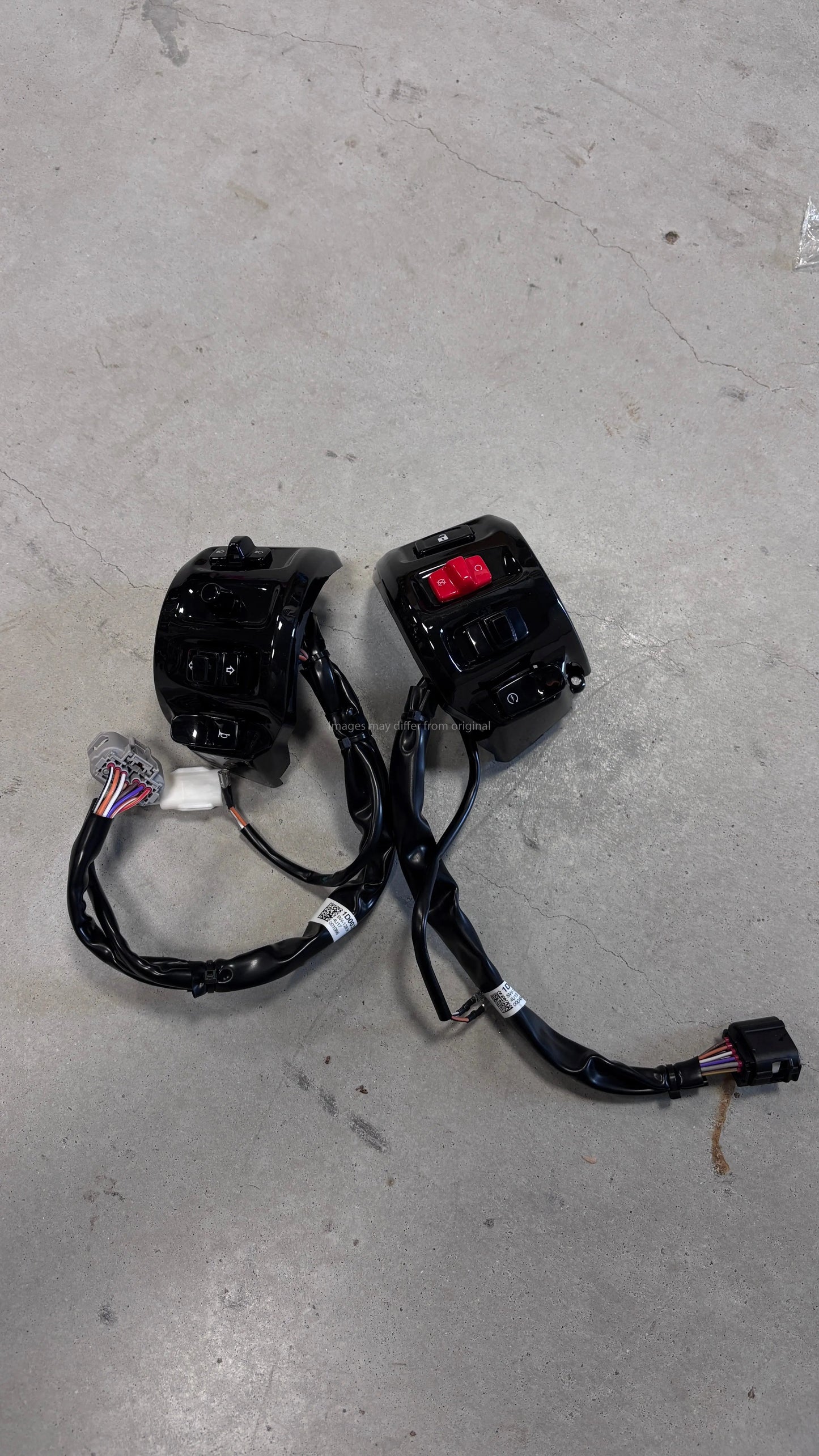 Switch Cover Set FP Parts Gloss Black | Vespa GTS 125-300 ('23-) Falan Parts  Falan Parts