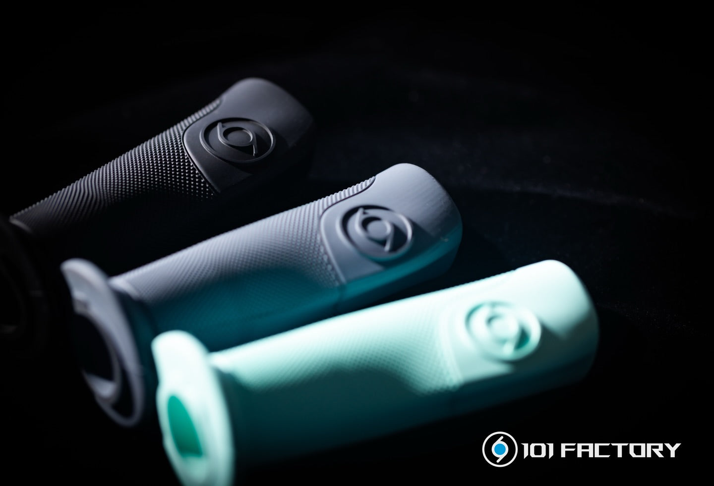 Grips 1O1 Factory Grey Ø 22/24 mm l 124 mm | Vespa GTS/GTS Super/GT/GT L/ ET/LX/LXV/S/Primavera/Sprint 50-310cc 1O1 Factory  Falan Parts